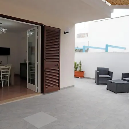 Caletta House 公寓 *